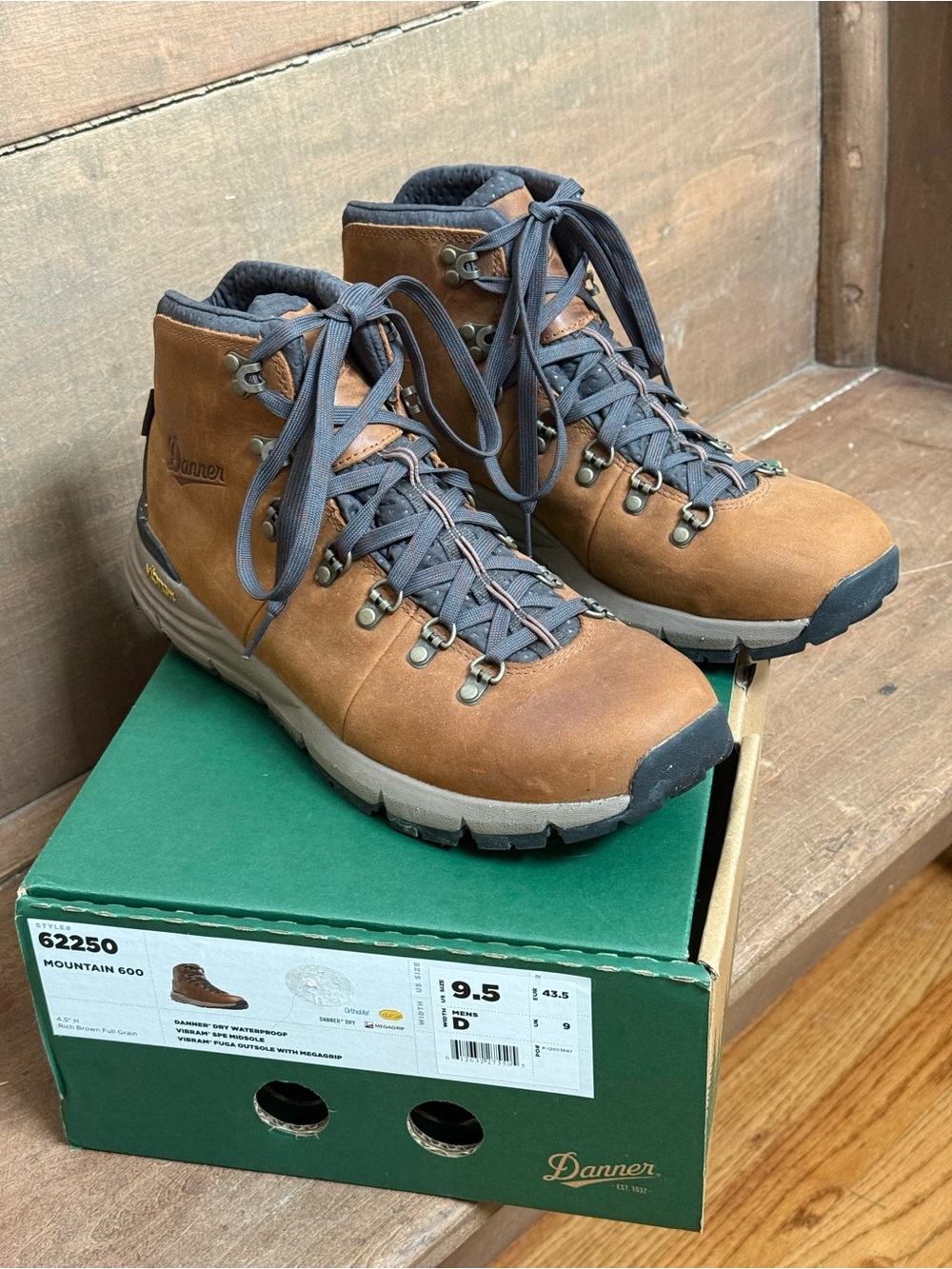 Danner Brown/Tan Mountain 600 Men's Hiking Boots